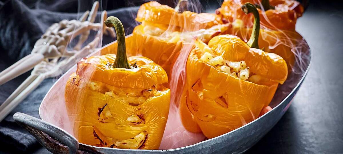 Rezeptbild für Gefüllte Halloween-Paprika mit Mac and Cheese