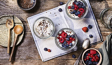 Overnight Oats mit Leinsamen und Beeren