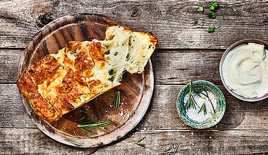 Einfaches Kräuter-Aioli-Zupfbrot