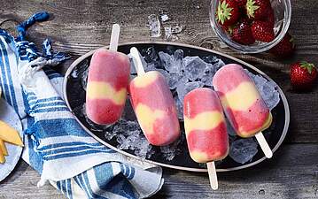 Erdbeer-Zitronen-Buttermilch-Eis am Stiel