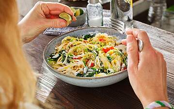 Vegane Nudelpfanne mit Gemüse