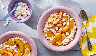 Fruchtiger Porridge mit Pfirsich & Maracuja