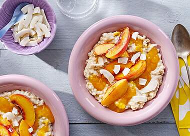 Fruchtiger Porridge mit Pfirsich & Maracuja