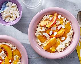 Rezept für Fruchtiger Porridge mit Pfirsich & Maracuja Fruchtiger Porridge mit Pfirsich & Maracuja