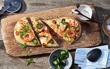 Pinsa Bianca mit Garnelen und Schmand