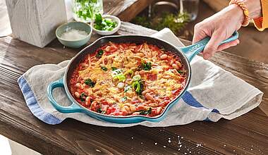 Schnelle überbackene Tomaten-Bohnen-Pfanne