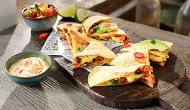 Vegane Quesadillas mit Hackalternative und Kidneybohnen