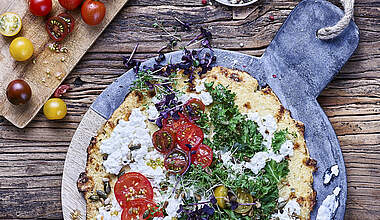 Blumenkohl Pizza mit Körnigem Frischkäse