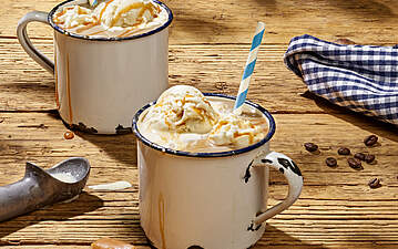 Eiskaffee mit Karamellschaum