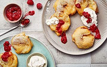 Selbst gemachte Apfel-Donuts mit Quark