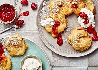 Selbst gemachte Apfel-Donuts mit Quark
