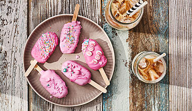 Saftige Cakesicles – Kuchen am Stiel