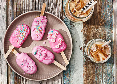Saftige Cakesicles – Kuchen am Stiel