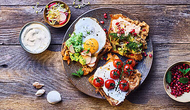 Herzhafter French Toast mit geriebenem Käse