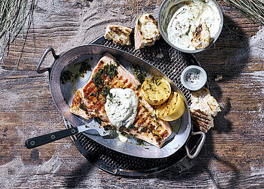 Lachsfilet mit Honig-Senf-Dip
