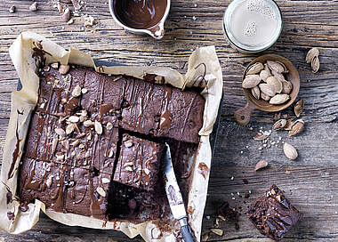 Kaffee-Brownies mit Salzmandeln