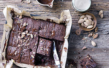 Kaffee-Brownies mit Salzmandeln