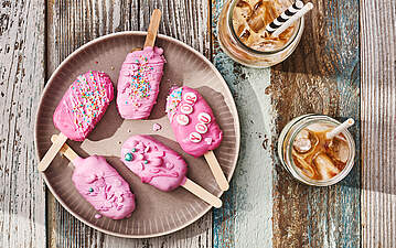 Saftige Cakesicles – Kuchen am Stiel