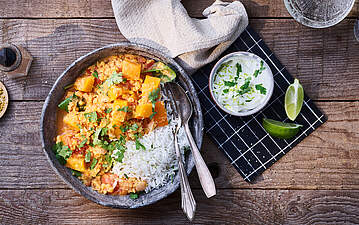 Einfaches Kürbis-Linsen-Spinat-Dal