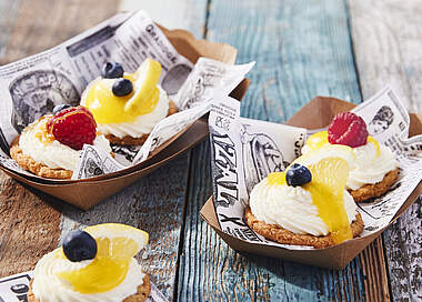 Einfache Cheesecake Bites mit fruchtigem Topping