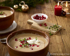 Winterliche Maronen-Suppe mit Granatapfel