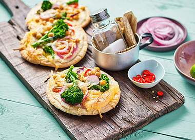 Vegane Brokkoli-Cheese Pita Pizzas