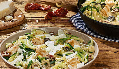 Zoodle-Hähnchen-Pfanne