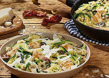 Zoodle-Hähnchen-Pfanne