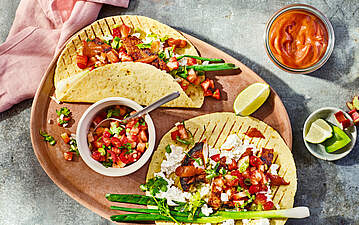 High-Protein Wrap mit Hähnchen und Rhabarber-Ketchup