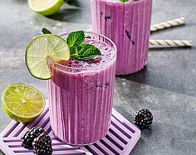 Rezept für Fruchtiger Buttermilch Drink mit Brombeeren Fruchtiger Buttermilch Drink mit Brombeeren