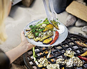 Gegrillte Süßkartoffel und Blumenkohl mit Chimichurri-Sauce