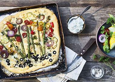 Garten Focaccia mit Kirschtomaten