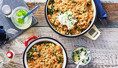 Mit Käse überbackener Orzo-Auflauf mit Grünkohl