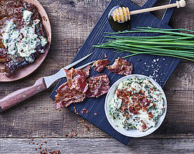 Steak-Marinade: scharfe Kräuterbutter mit Bacon