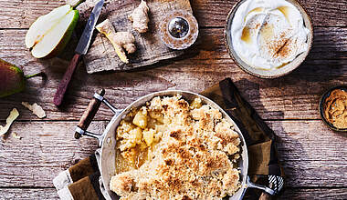 Birnen Crumble mit Zimt-Quark