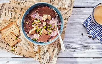 Schoko Magic Shell Porridge mit Pistazien-Topping
