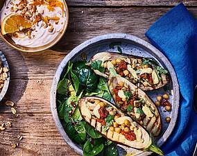 Gefüllte Aubergine mit Kichererbsen und Käse