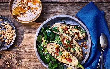 Gefüllte Aubergine mit Kichererbsen und Käse