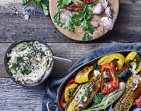 Einfache Kräuterbutter mit getrockneten Tomaten