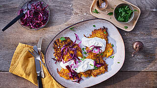Rezept für Knusprige Kürbis-Rösti mit 7-KräuterQuark
