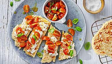 Bruschetta mit Eiweißbrot