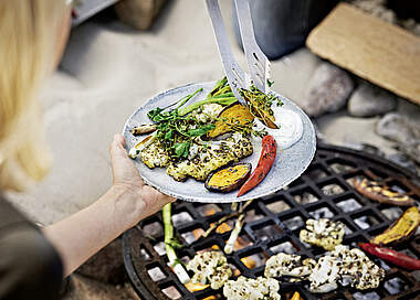 Gegrillte Süßkartoffel und Blumenkohl mit Chimichurri-Sauce