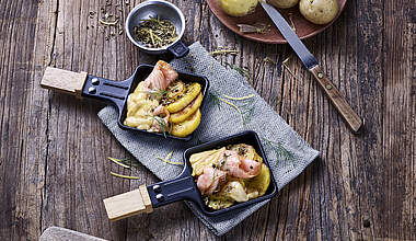 Raclette-Pfännchen mit Dillkartoffeln und Räucherlachs
