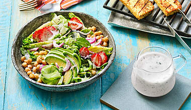 Schnelles Sommersalat-Dressing mit Kefir
