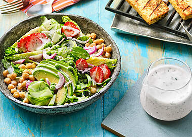 Schnelles Sommersalat-Dressing mit Kefir