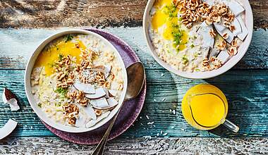 White Choc Porridge mit Kokos-Mango-Topping