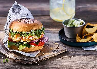 Veggie Protein Burger mit Körnigem Frischkäse-Patty