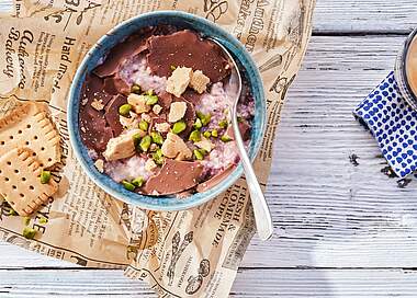 Schoko Magic Shell Porridge mit Pistazien-Topping