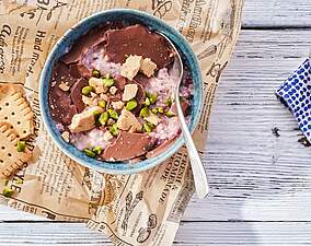 Schoko Magic Shell Porridge mit Pistazien-Topping