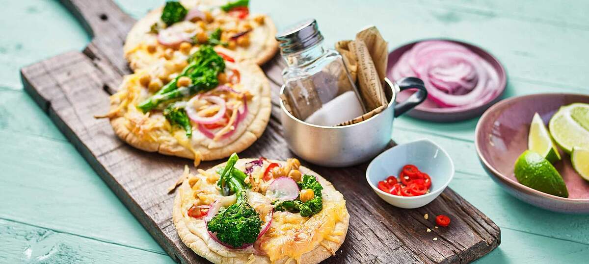 Rezeptbild für Veggie Brokkoli-Cheese Pita Pizzas